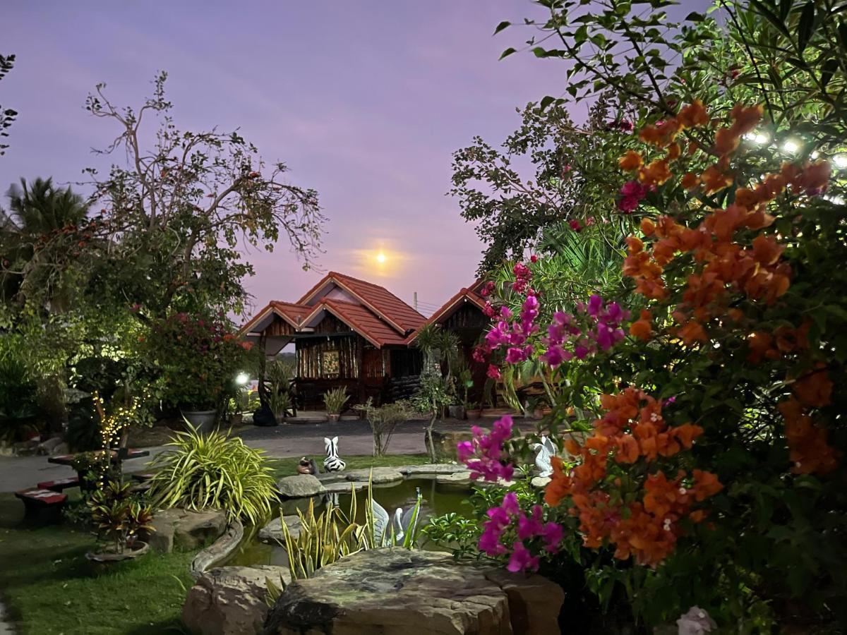 Busby Resort Ban Ta Phraya Exterior foto